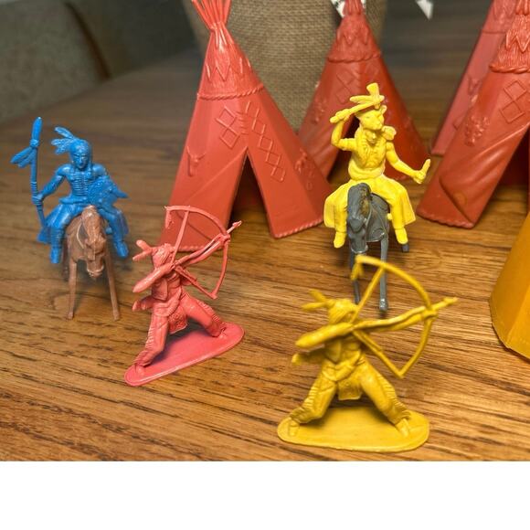 Vintage Wild West Toy Teepee, Horses, Canoe’s Figures Play Set Plastic - Picture 4 of 10